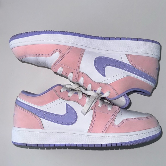 Jordan 1 Low Arctic Punch (GS) - Picture 2 of 4